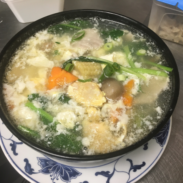 咸蛋時菜肉片湯Soep met groenten, gezouten ei en varkensvlees