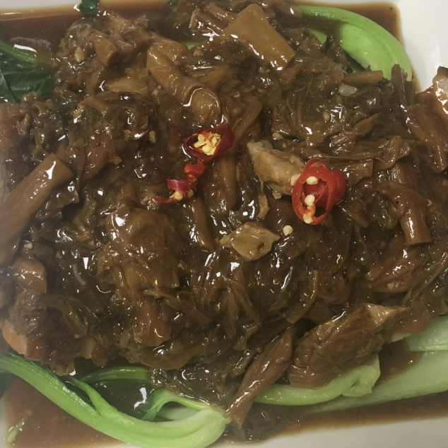 梅菜扣肉Gestoomde varkensbuik met gepekelde groenten met witte rijst