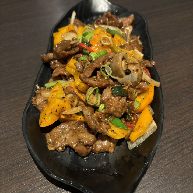 鼓汁牛Rundvlees met zwarte bonen saus met bami