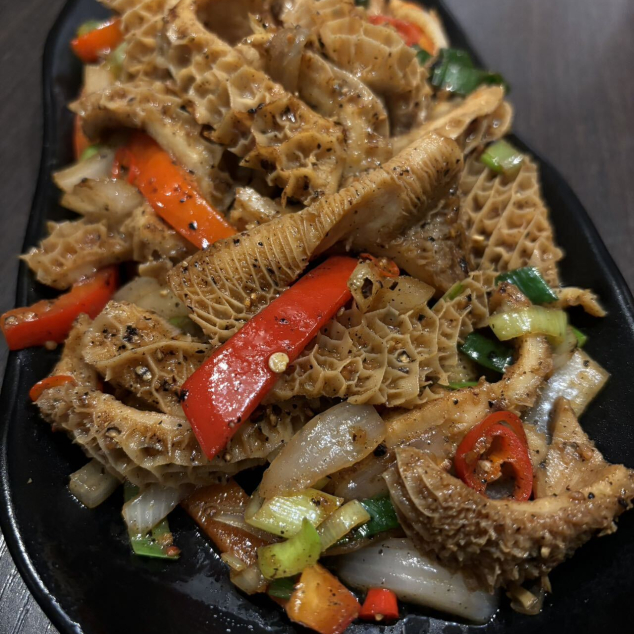 黑椒金钱肚Rundermaag met zwarte peper met nasi