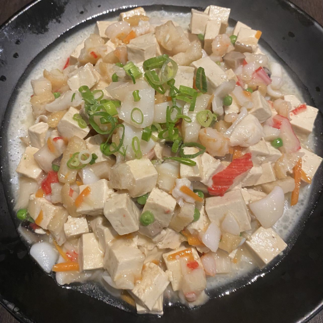 翠堂滑豆腐Tofu met zeevruchten op gestoomd eiwit met nasi